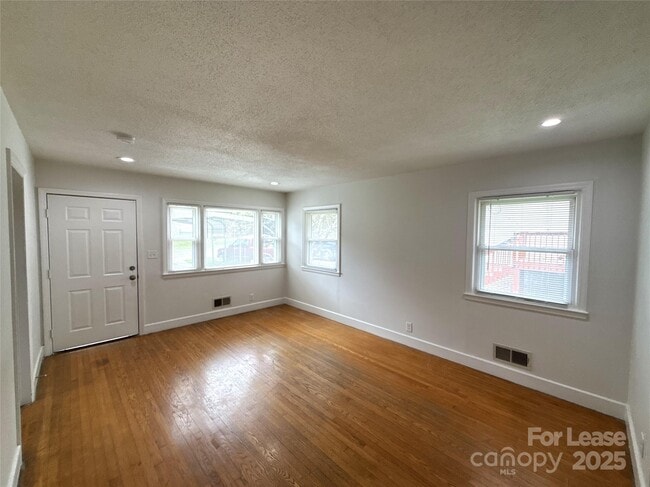 Photo - 424 E Walnut Ave