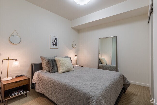 1BR, 1BA - 563SF - Bedroom