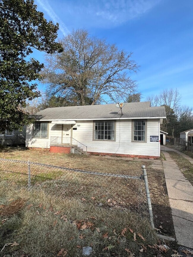 Photo - Coming Soon! Large 2 bedroom, 2 bath with ...