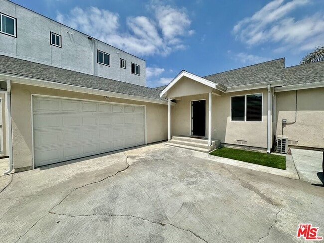 Photo - 1591 W 35th Pl Casa