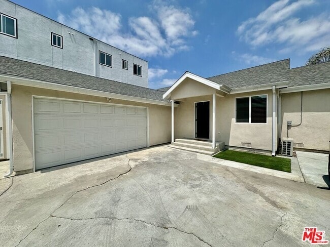 Building Photo - 1591 W 35th Pl Rental