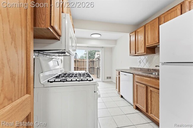 Photo - 15588 Dupage Blvd