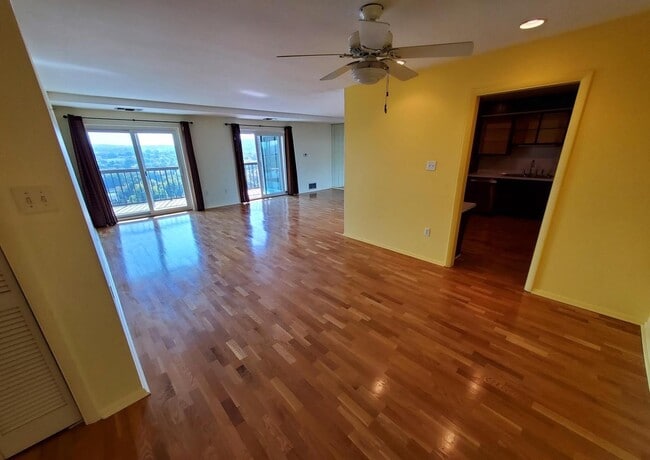 Photo - 1375 Pershing Blvd