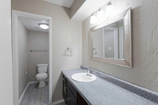 Photo - 531 Bedford Rd Unidad 205