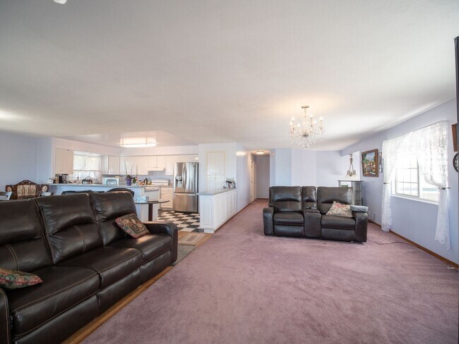 Photo - Luxury Maui Living in a Spacious Wailuku Showpiece