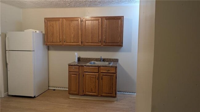 Photo - 585 Fayette St