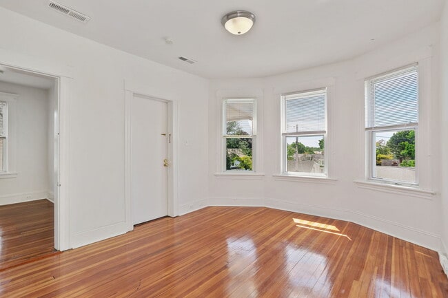 Photo - 46 Churchill St