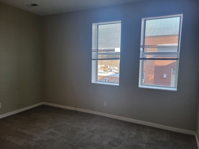 Photo - Charming 1 BR/1 BA Top Floor Condo Unit in...