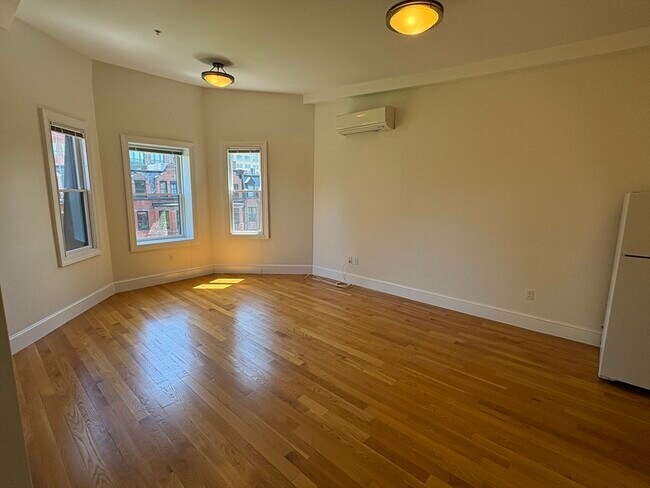 Photo - 211 Newbury St Unidad 6