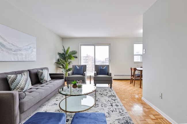 Large Bright Unit - 123 / 125 Railroad