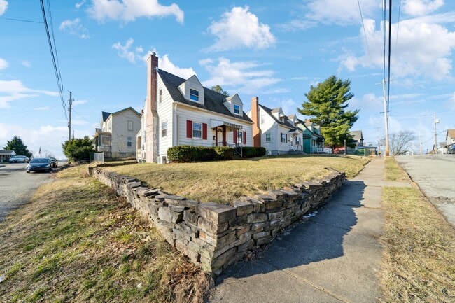 Photo - 3212 Orchard St