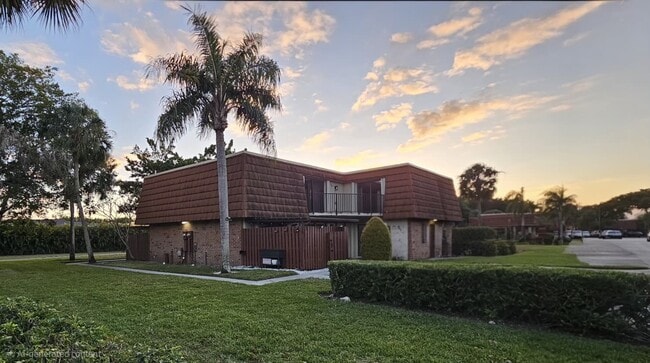 Building Photo - 11880 SW 13th Ct