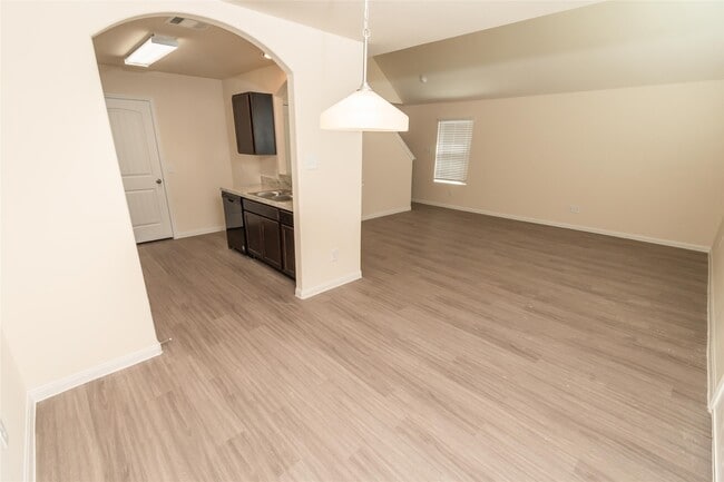 Building Photo - 3931 Silver Ranch Rd