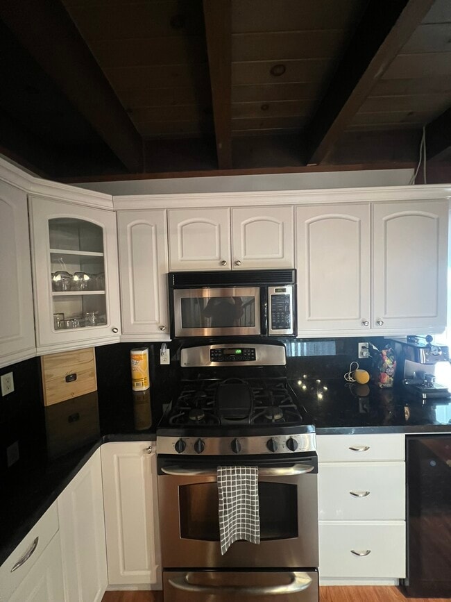 Photo - 860 Gardner St