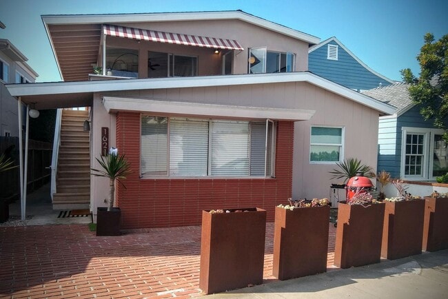 Building Photo - 1621 E Balboa Blvd Unit 3
