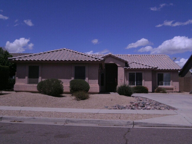 Building Photo - 930 E Harwell Rd