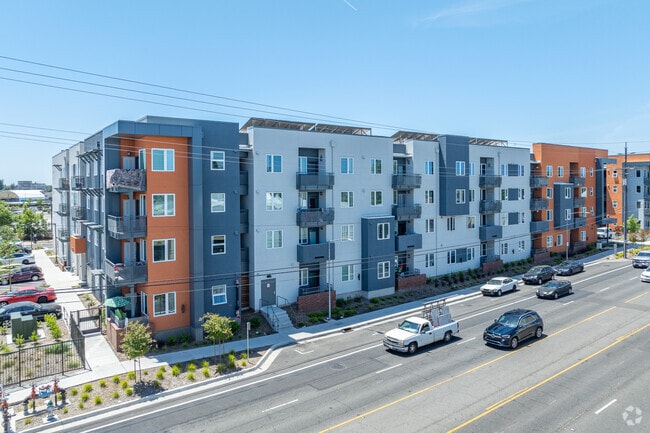 Salvator Apartments