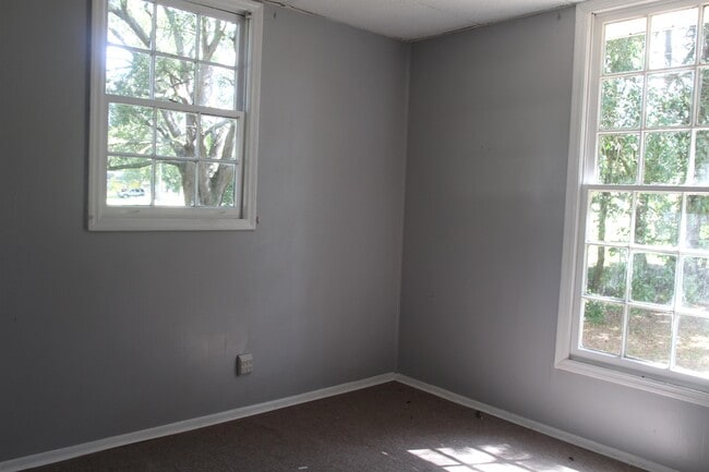 Photo - 308 Forrestal Ln