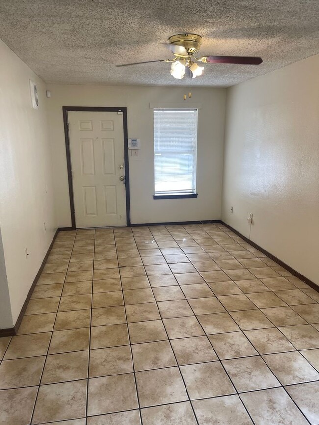 Photo - 2319 Elm Park Dr