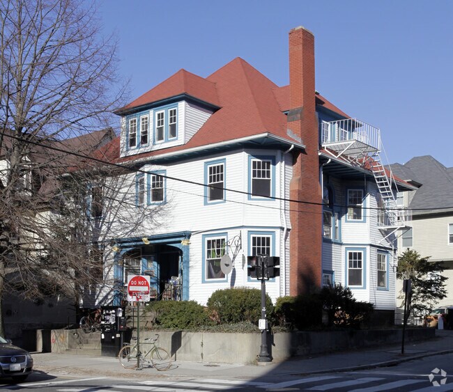 Photo - 116 Waterman St House