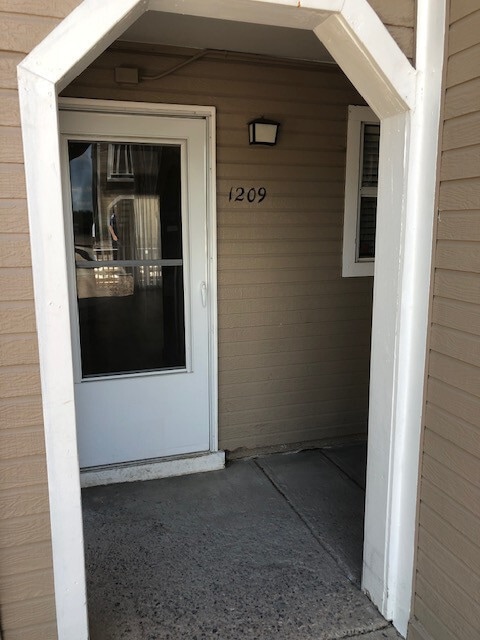 Lovely 2 Bedroom, 1 Bathroom Condo in Cast... - Lovely 2 Bedroom, 1 Bathroom Condo in Cast... Unit D101