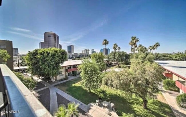 Building Photo - 353 E Thomas Rd Unit C404