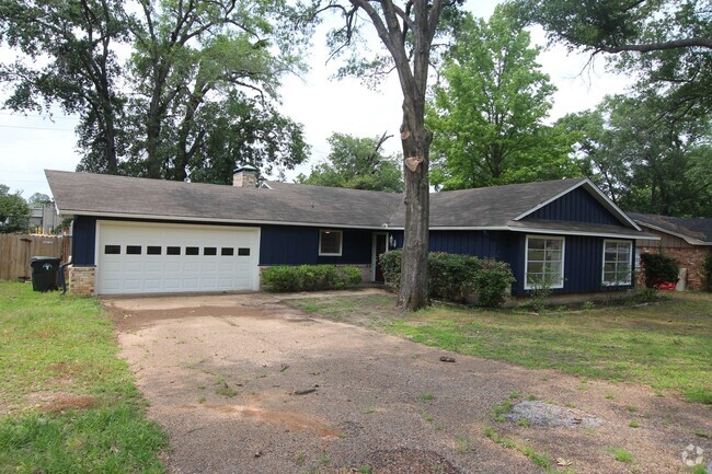 Building Photo - COMING SOON! 3 Bed 2 Bath Home in South Ty...