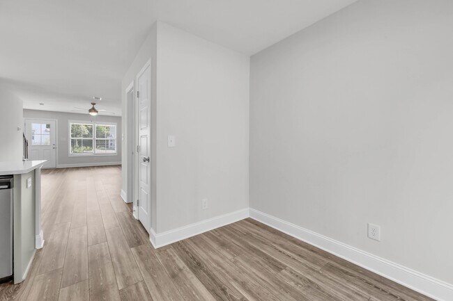 Photo - 237 W Point Dr