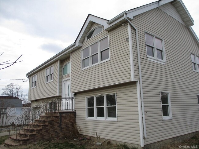 Photo - 94 Roger Ave