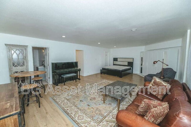Building Photo - 981 Castle Rock Rd Unit In-Law