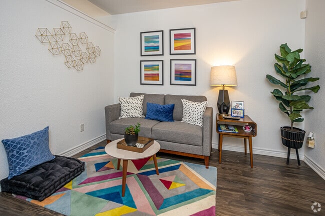 Studio, 1BA - 420SF - Peppertree