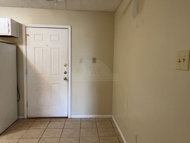 Photo - 105 Jason Dr