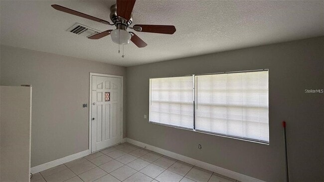 Photo - 210 N Lone Oak Dr