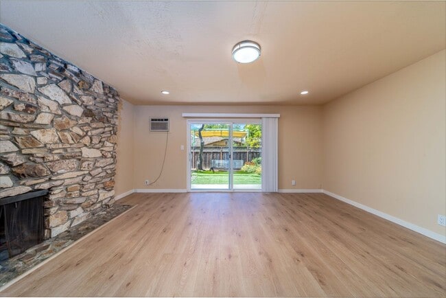Building Photo - 877 Miller Ave