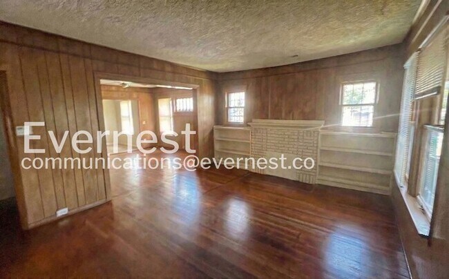 Photo - 504 Francis Pl SW