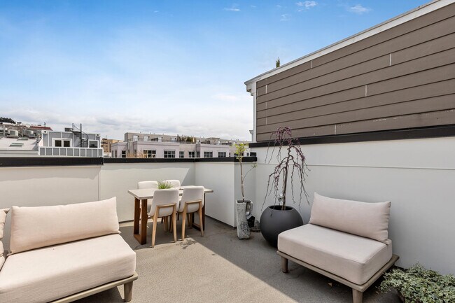 Photo - 2478 1/2 Ontario Rd NW Unidad ID1011218P