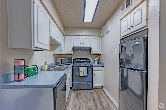 1BR, 1BA - 650SF - Kitchen