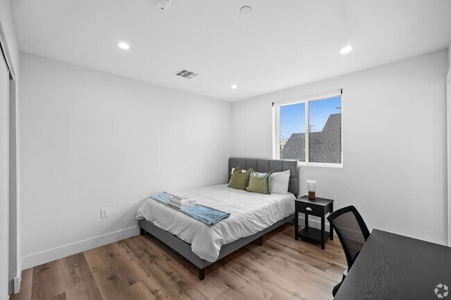 Photo - MH 1419 W 35th St