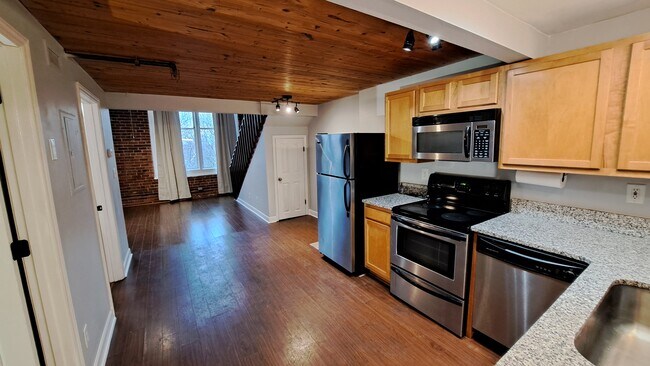 Kitchen area from front door. - 201 Hoskins Mill Ln Unidad Apt. 325