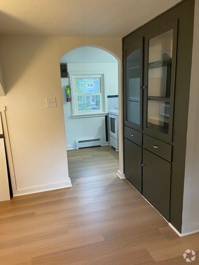 Building Photo - 829 Elmwood St Unit 2 Rental