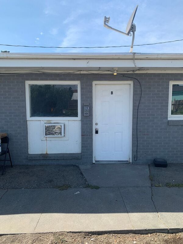 Building Photo - 928 W Ruby St Unit B Rental