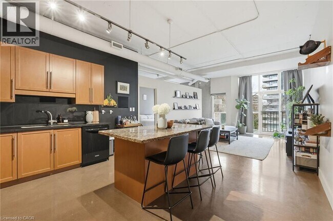 Photo - 66 Bay St S Unit 510