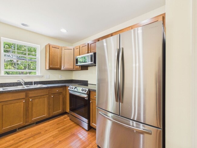 Photo - Spacious Townhouse on Mapleton Blvd.