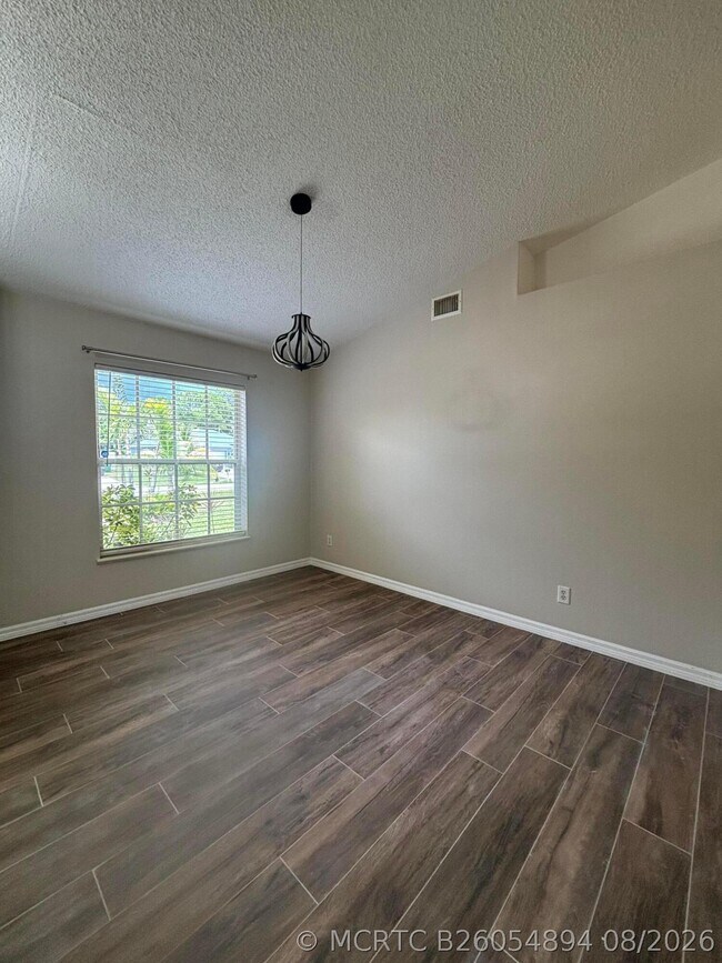 Photo - 2274 SE Longhorn Ave