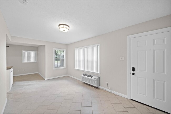 Photo - 230 W 27th St