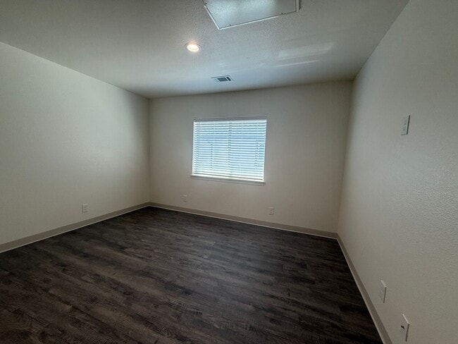 Photo - Free Month of Rent for Move in before Dec 1st - Brand New Upstairs 3 Bedroom Apartment Unidad 207