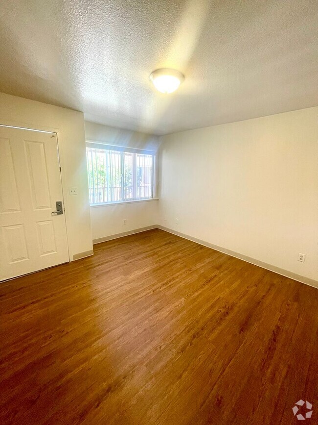 Building Photo - Great Santa Maria Location Unit 500H Rental