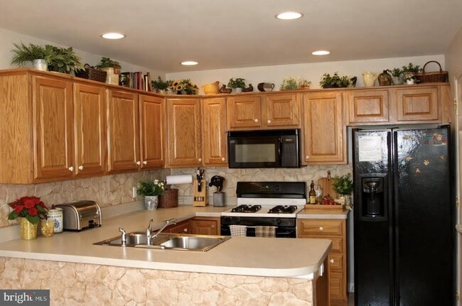 Photo - 228 Cobblestone Ln