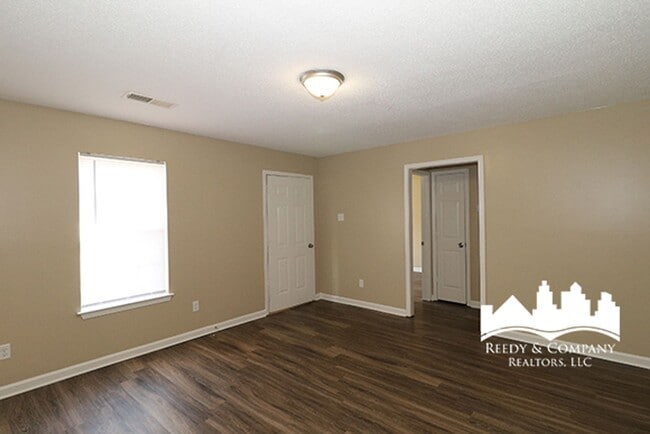 Photo - 275 Gracewood St