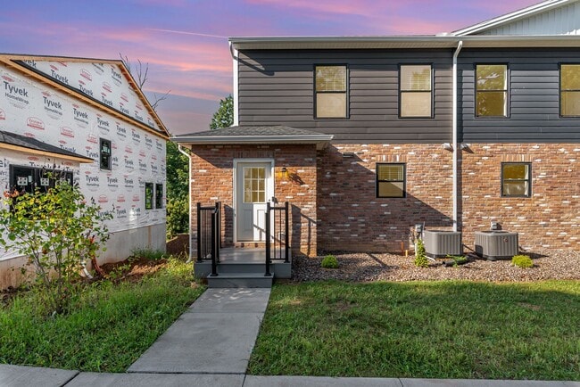 Building Photo - 154 High Pointe Dr